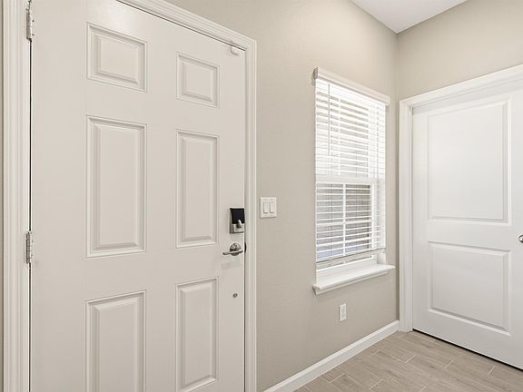 4th image of 709 Lake Sinclair St