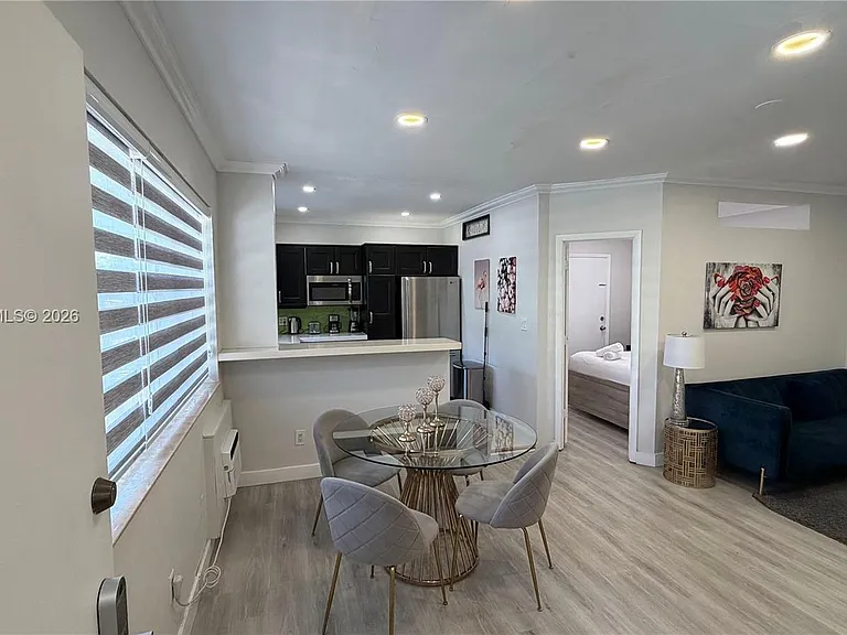 10004 E Bay Harbor Dr #8 — Photo 1