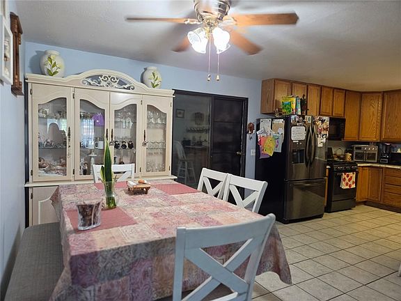 4th image of 444 E Avenue R9