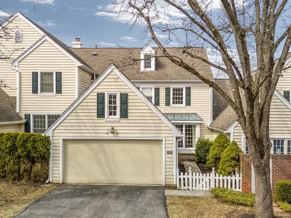 126 Carters Grove Ln, Malvern, PA 19355