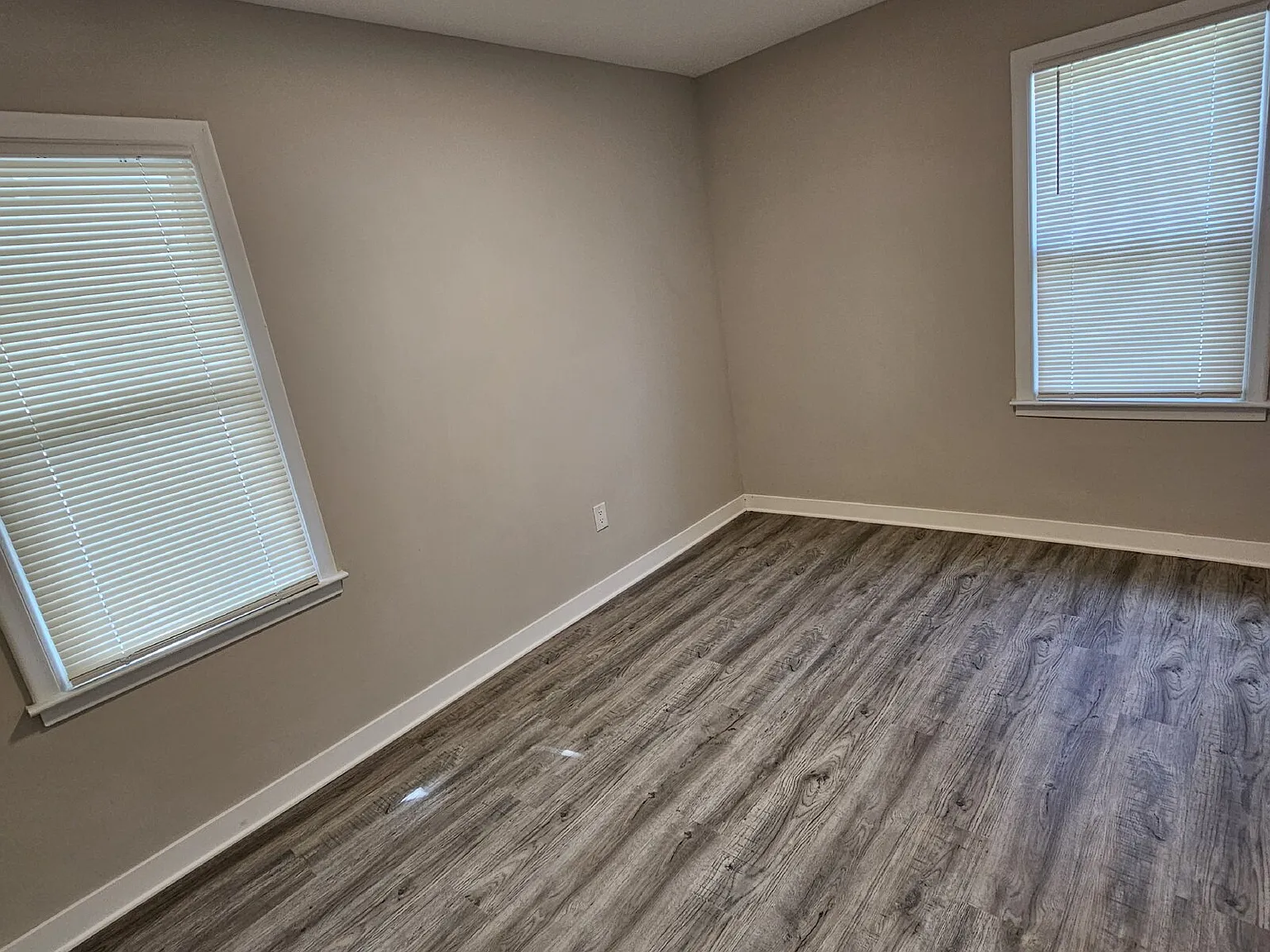 2 bed, 1.0 bath, 725 sqft, $1,295 — Photo 2
