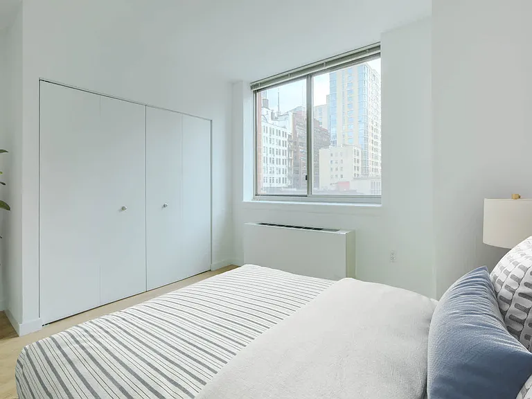 400 W 37th St #7R — Photo 55