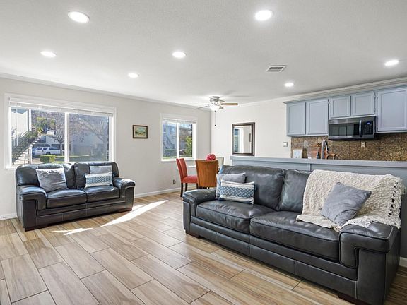 3rd image of 264 Tradewinds Ct APT 2