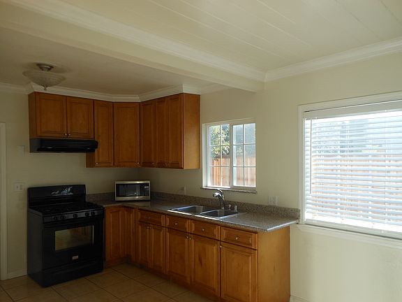 4th image of 20 Stockbridge Ave