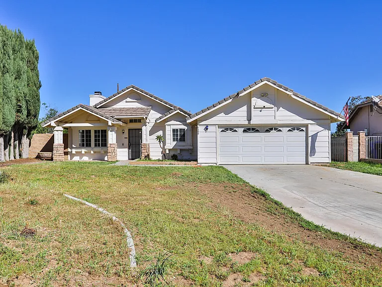 6300 Vonnie Ct — Photo 1
