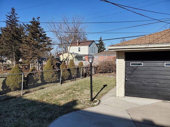 5th image of 1866 White Ave