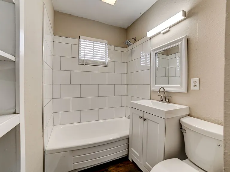 2120 S Main St — Photo 12
