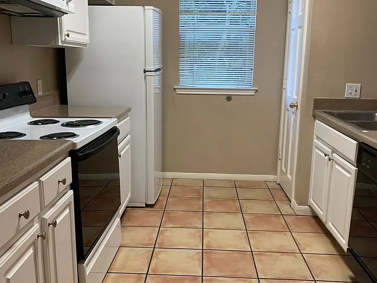 2405 Leon St #101-203 — Photo 5