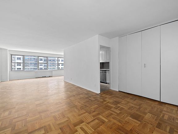 4th image of 360 E 72nd St APT A1101