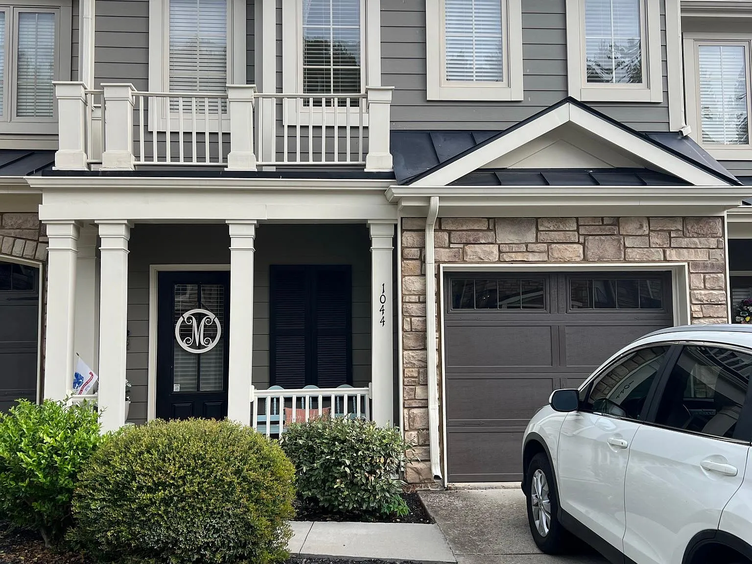 2 bed, 2.5 bath, 1200 sqft, $2,400 — Photo 1