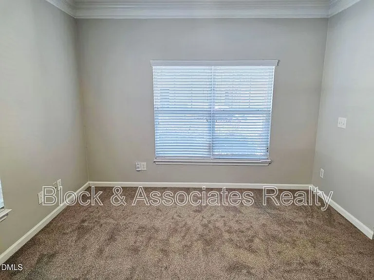 124 Braeside Ct — Photo 16