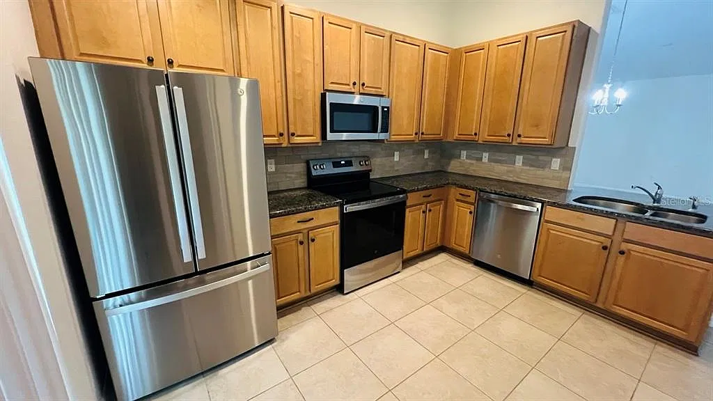 3 bed, 2.0 bath, 1200 sqft, $1,500 — Photo 4