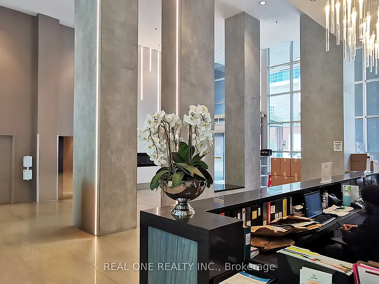 81 Navy Wharf Ct #810 — Photo 5