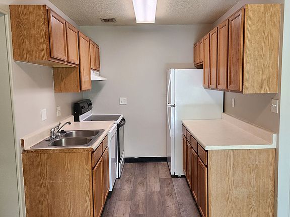 3rd image of 1620 Fairchild Ave #11
