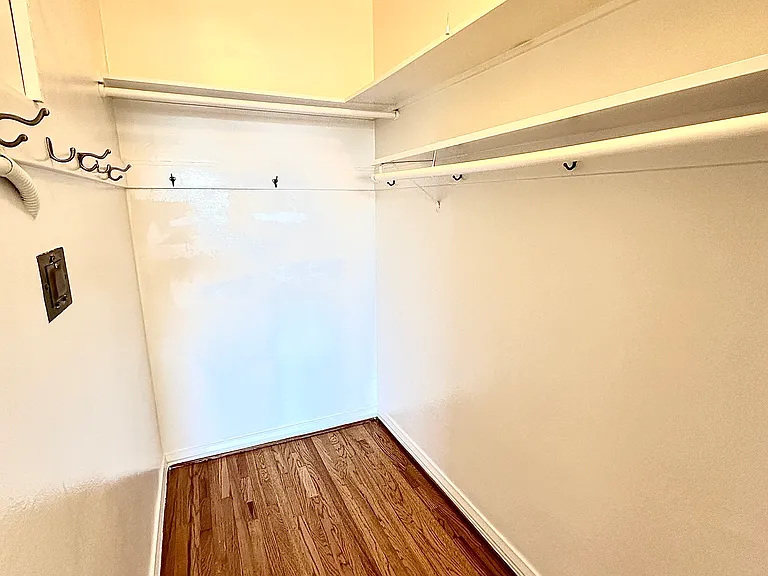 2398 Pacific Avenue Apartments — Photo 12