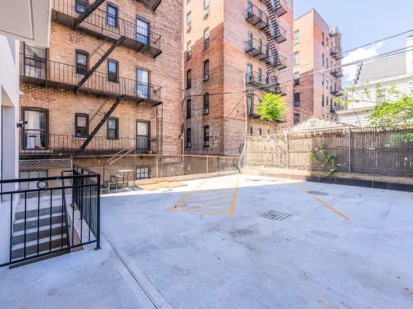 42-09 Hampton Street image 22 of 27