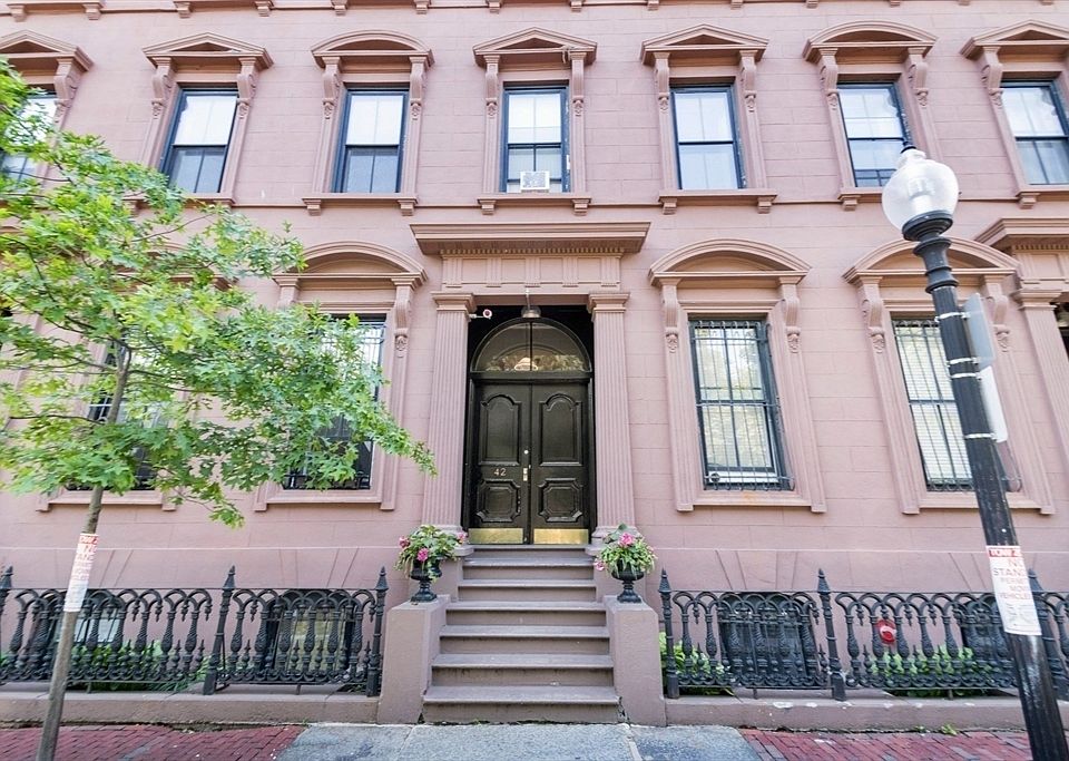 42 W Newton Street
