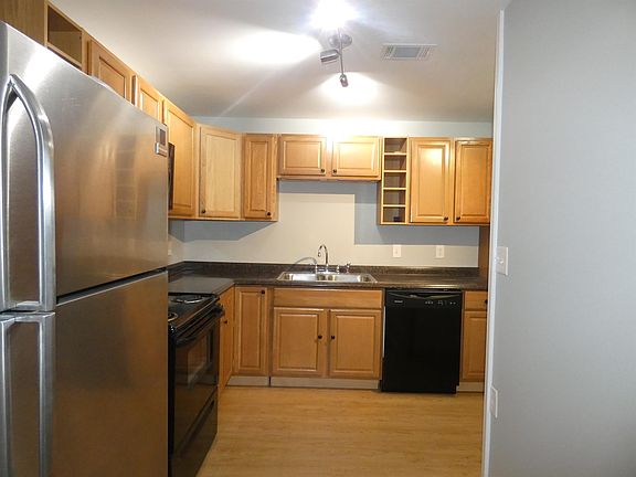 3rd image of 88 Carriage Hill Dr #B