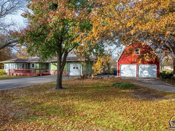 615 Shuey St, Osage City, KS 66523