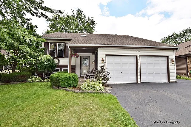 562 Iroquois Trl photo 1