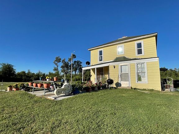 4th image of 464 NW 180th St