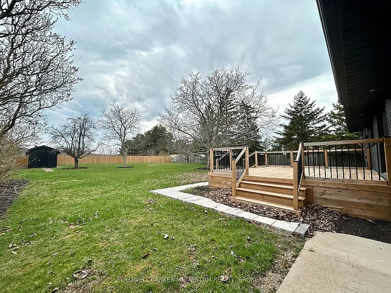 413 Queenston Rd — Photo 4