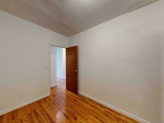 5th image of 536 W 47th St APT 11