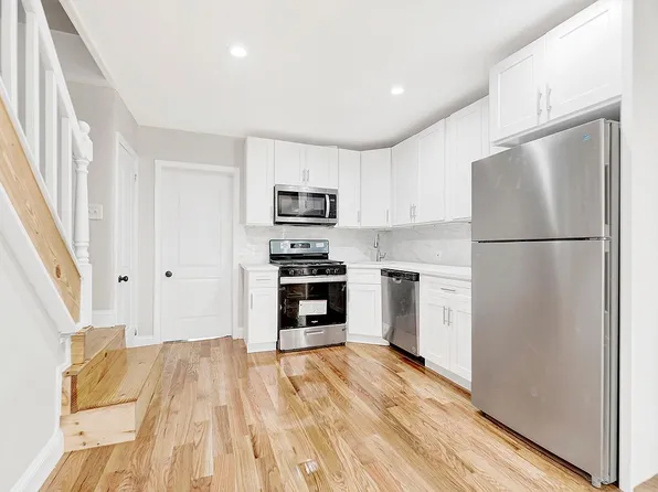 11817 203rd St, Saint Albans, NY 11412