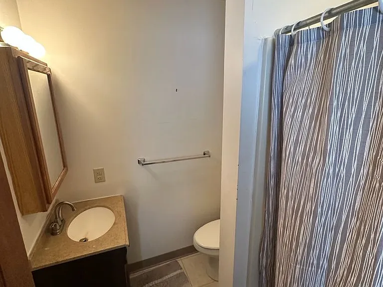 383 College Street — Photo 9