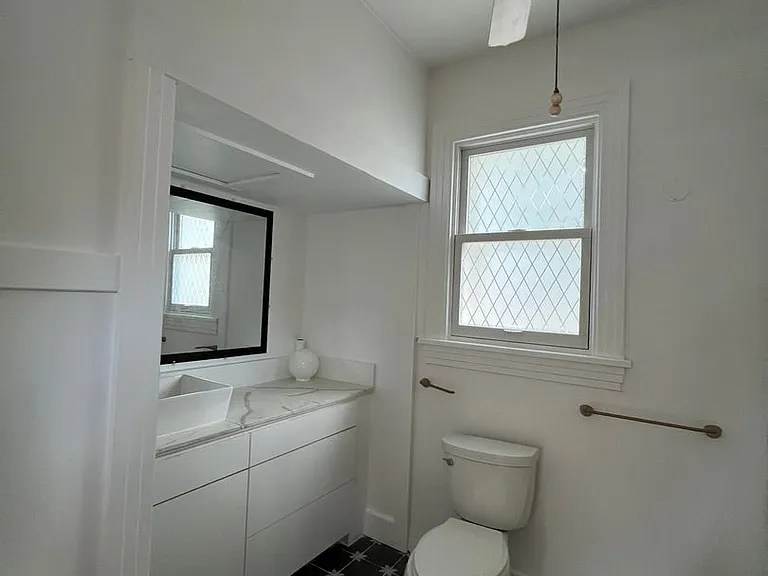 Newly Renovated 3 Bed, 2 Bath Near Campus — Photo 7