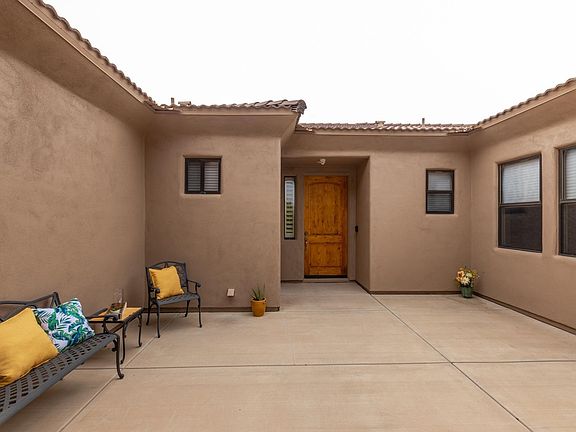 4th image of 1049 E Tumbleweed Dr