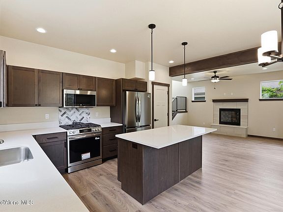 2nd image of 1017 W Lacrosse Ave