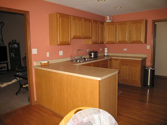 4th image of 1225 Tower Dr