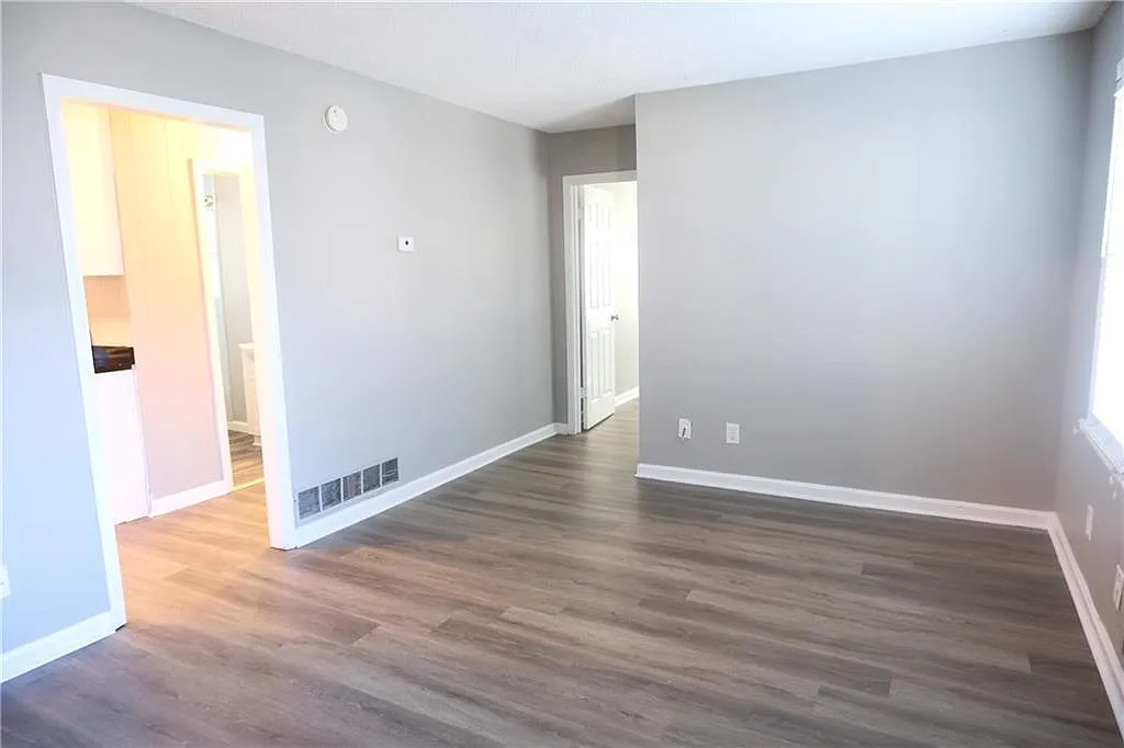 2 bed, 1.0 bath, 880 sqft, $1,550 — Photo 4