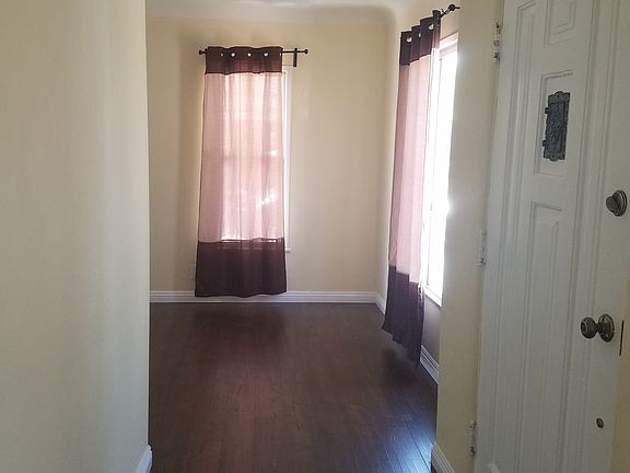 4th image of 1382 E Garfield Ave