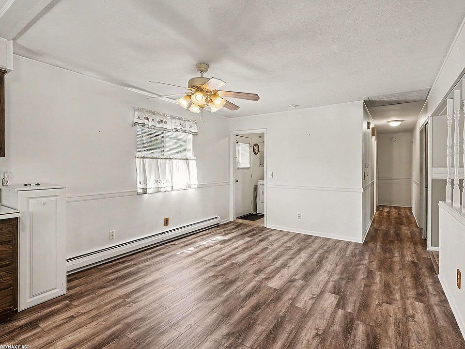 371 Colonial Ln, photo 13