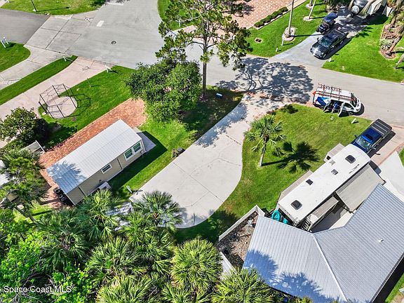3rd image of 429 Oak Cove Rd