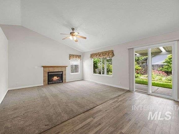4th image of 2292 N Siesta Way