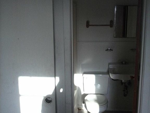 5th image of 507 Sunset Ln APT B