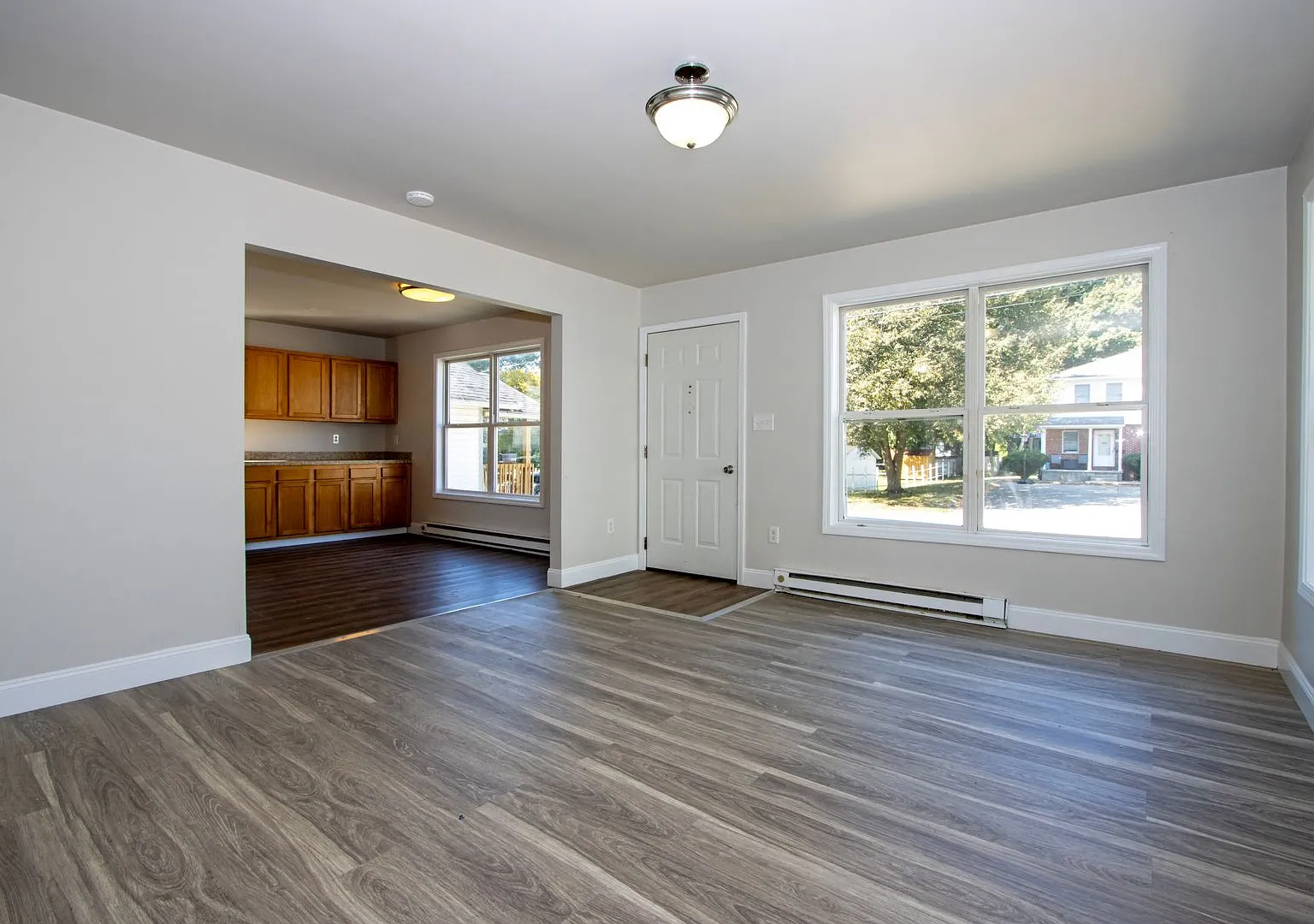 Three bedroom home — Photo 3