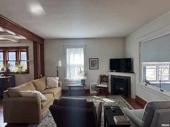4th image of 1120 N Elmwood Ave