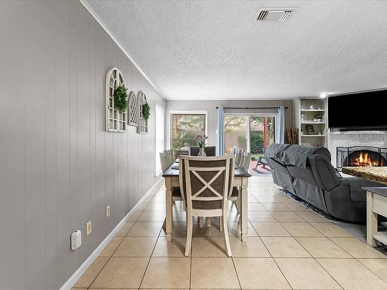 883 Silverpines Rd — Photo 36