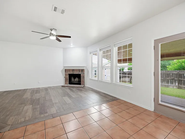 1136 Beechwood Dr — Photo 9