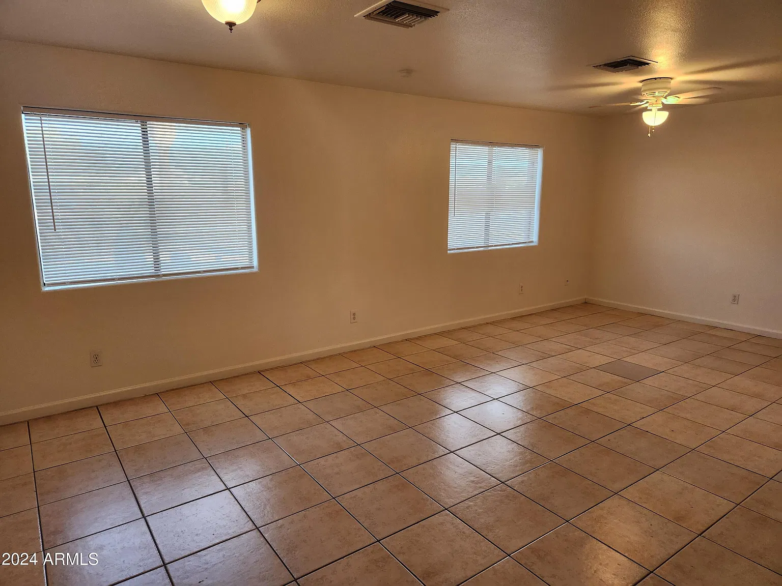 4 bed, 2.0 bath, 1140 sqft, $1,800 — Photo 2