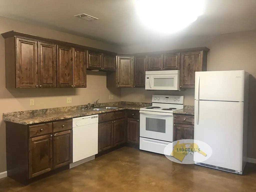803 Ada St — Photo 2