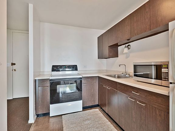 4th image of 1660 N Lasalle St #903