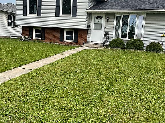 5th image of 2413 8th Ave E