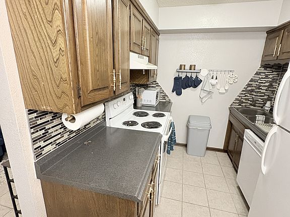 2nd image of 507 W Westview St #4