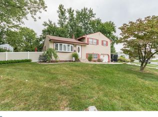 6 Pineview Ave, Berlin, NJ 08009