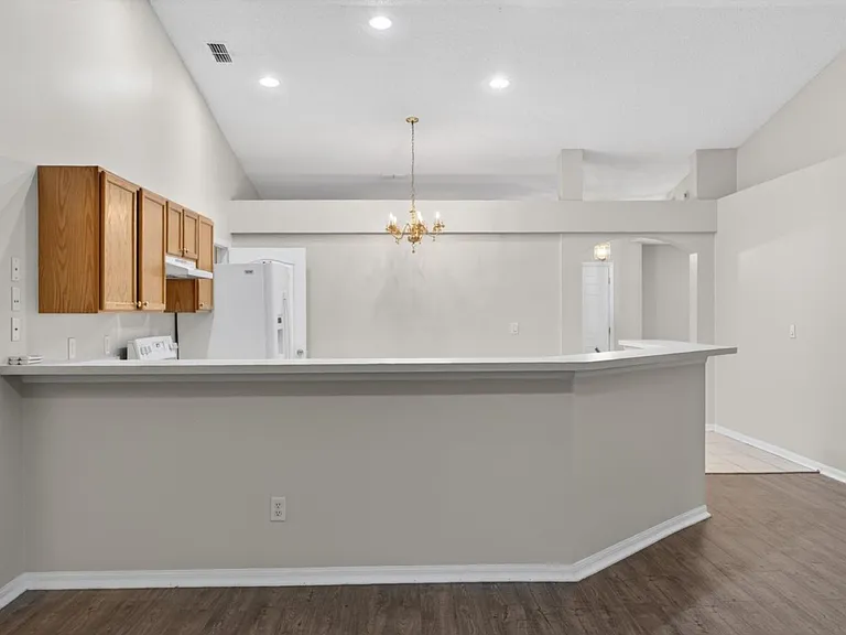 1648 Glen Laurel Dr — Photo 11